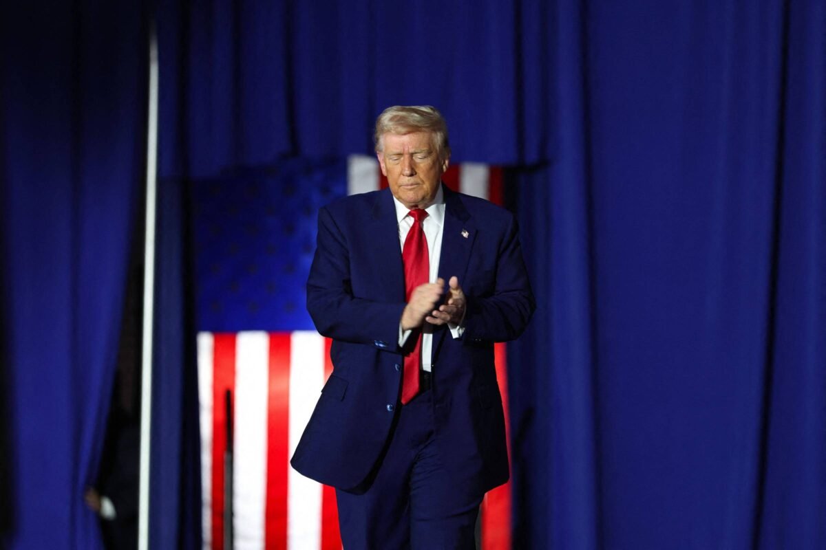 Sob pressão de Trump, escritórios de advocacia se curvam -