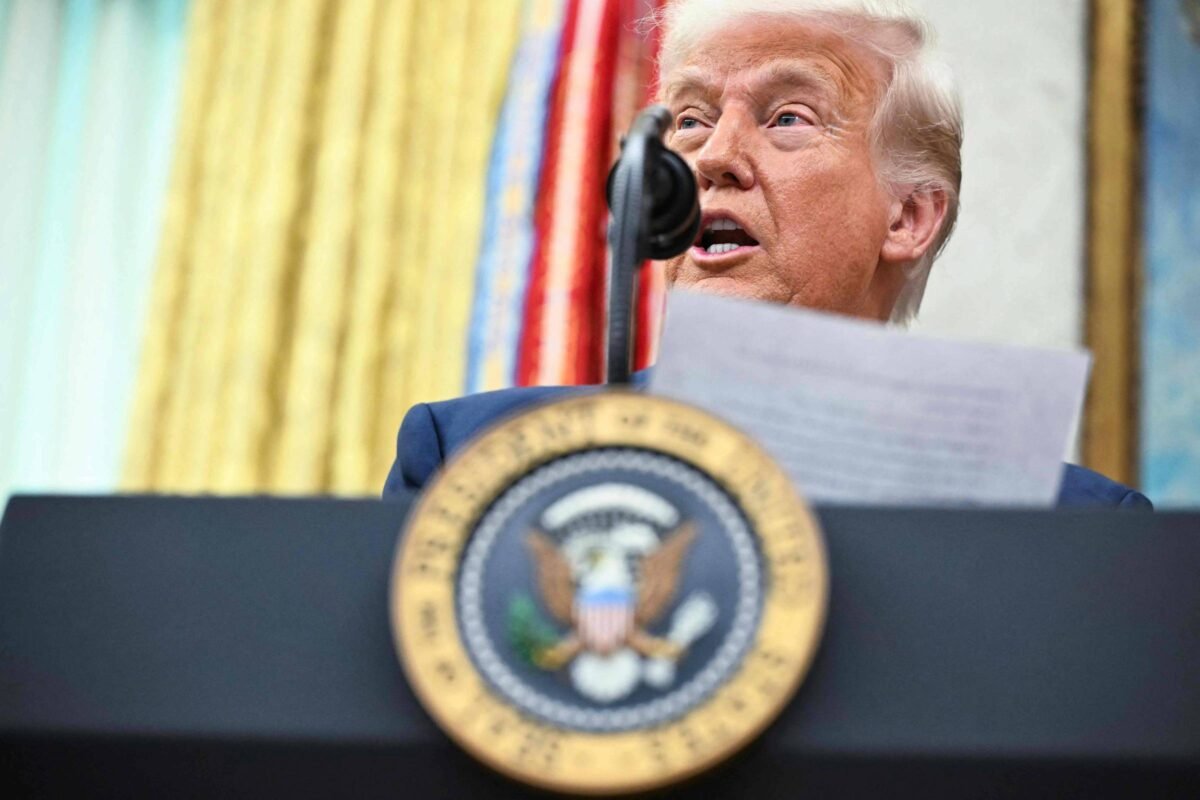 Trump atribui a imigrante foto com tatuagem de gangue -