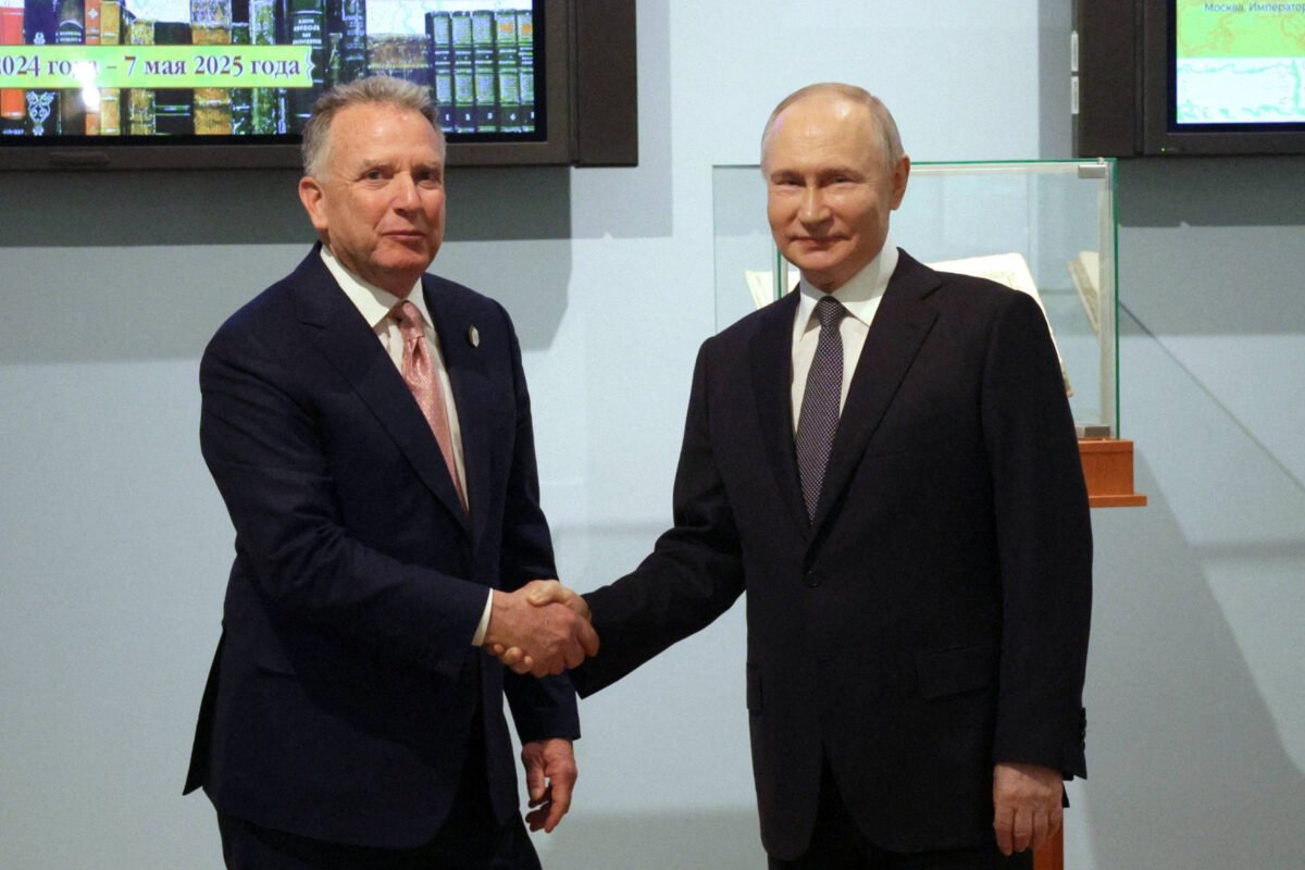 Trump diz para Rússia se mexer; enviado conversa com Putin
