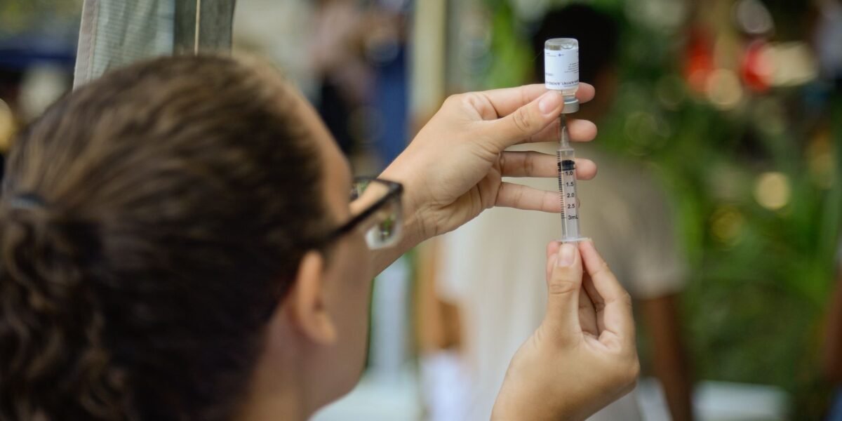 Vacinação nas escolas começa nesta segunda-feira