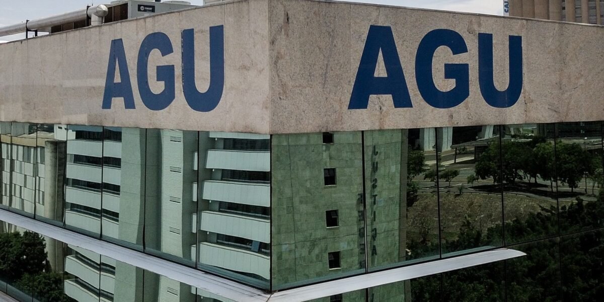 AGU pede bloqueio de bens de mais 14 investigados por