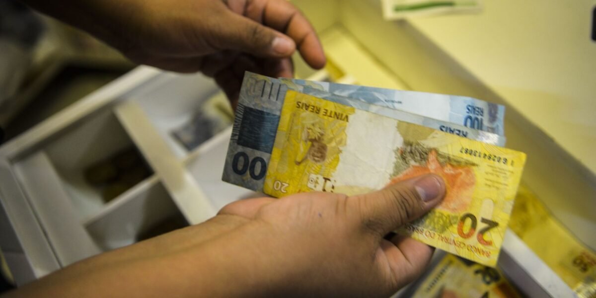 BC informa que brasileiros têm R$ 9,13 bilhões em valores