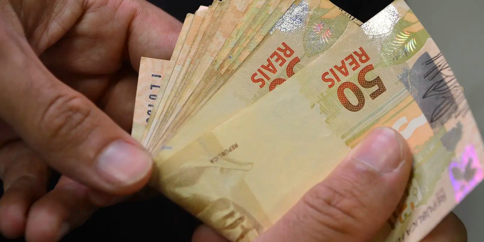 Benefícios sociais garantem rendimento médio recorde de R$ 836 em