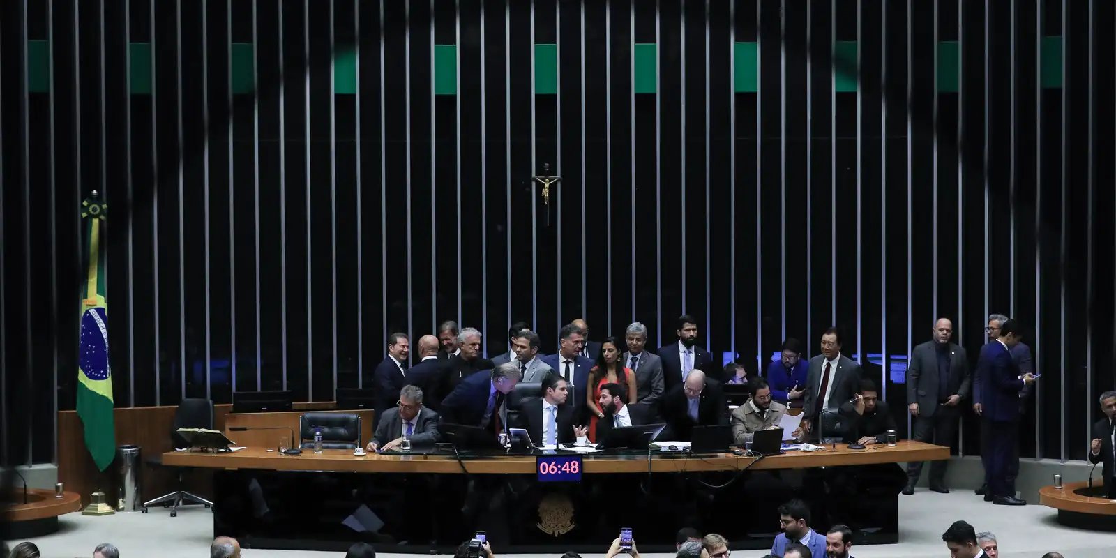 Câmara aprova urgência para PL que proíbe desconto automático no