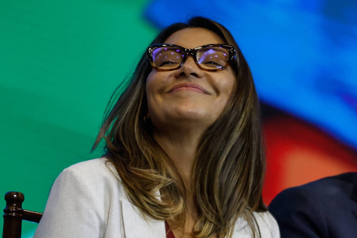 Diplomatas veem erro em quebra de protocolo de Janja -