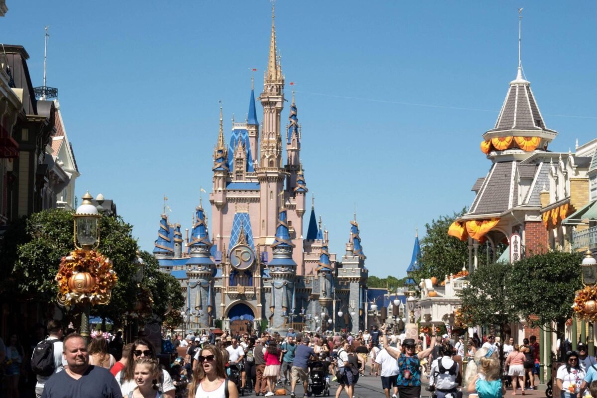 Disney suspende funcionários venezuelanos nos EUA - 23/05/2025 - Mundo