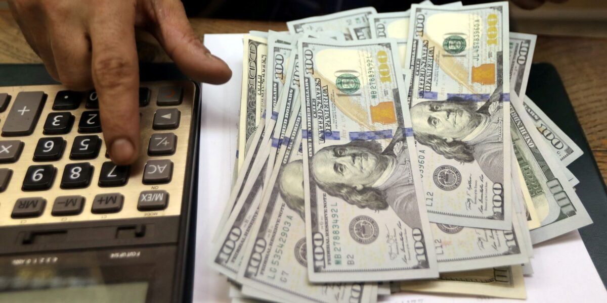 Dólar sobe para R$ 5,71 após ameaças de Trump à