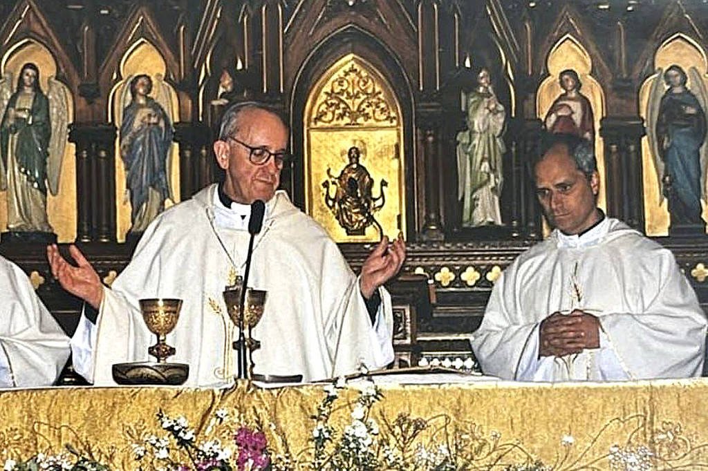 Francisco e Leão 14 rezaram missa em Buenos Aires em