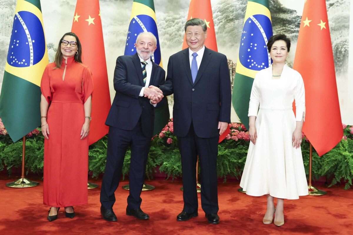 Governo Lula levou ao menos 120 pessoas à Rússia e