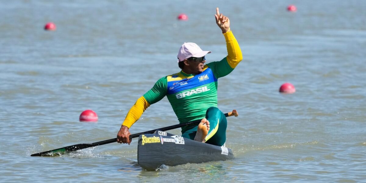 Isaquias Queiroz garante ouro na Copa do Mundo de canoagem