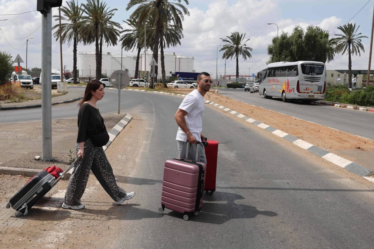 Israel: míssil lançado do Iêmen cai perto de aeroporto -
