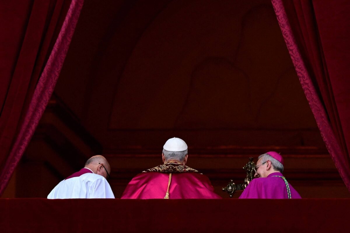 Leão 14 terá de lidar com custo insustentável do Vaticano