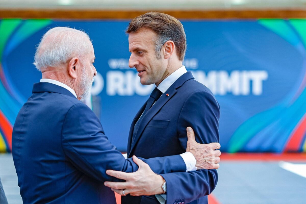 Lula na França terá 'Torre Eiffel brasileira' e Interpol -