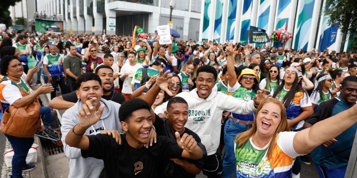 Marcha para Jesus reúne milhares de fiéis no centro do