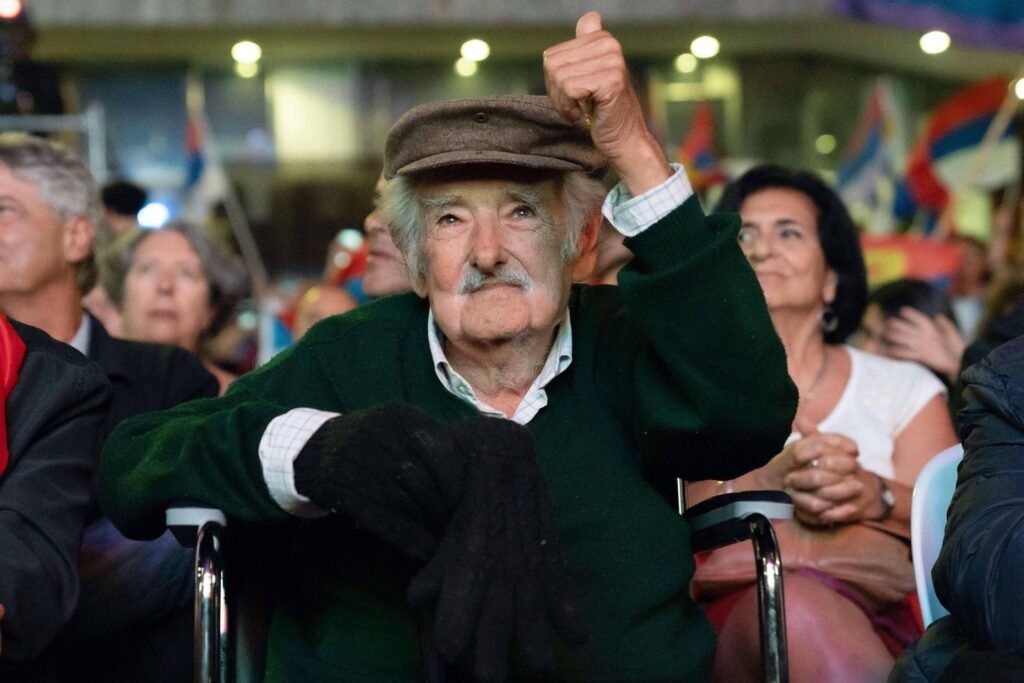 Mujica passou quase 12 anos preso em solitária e conseguiu