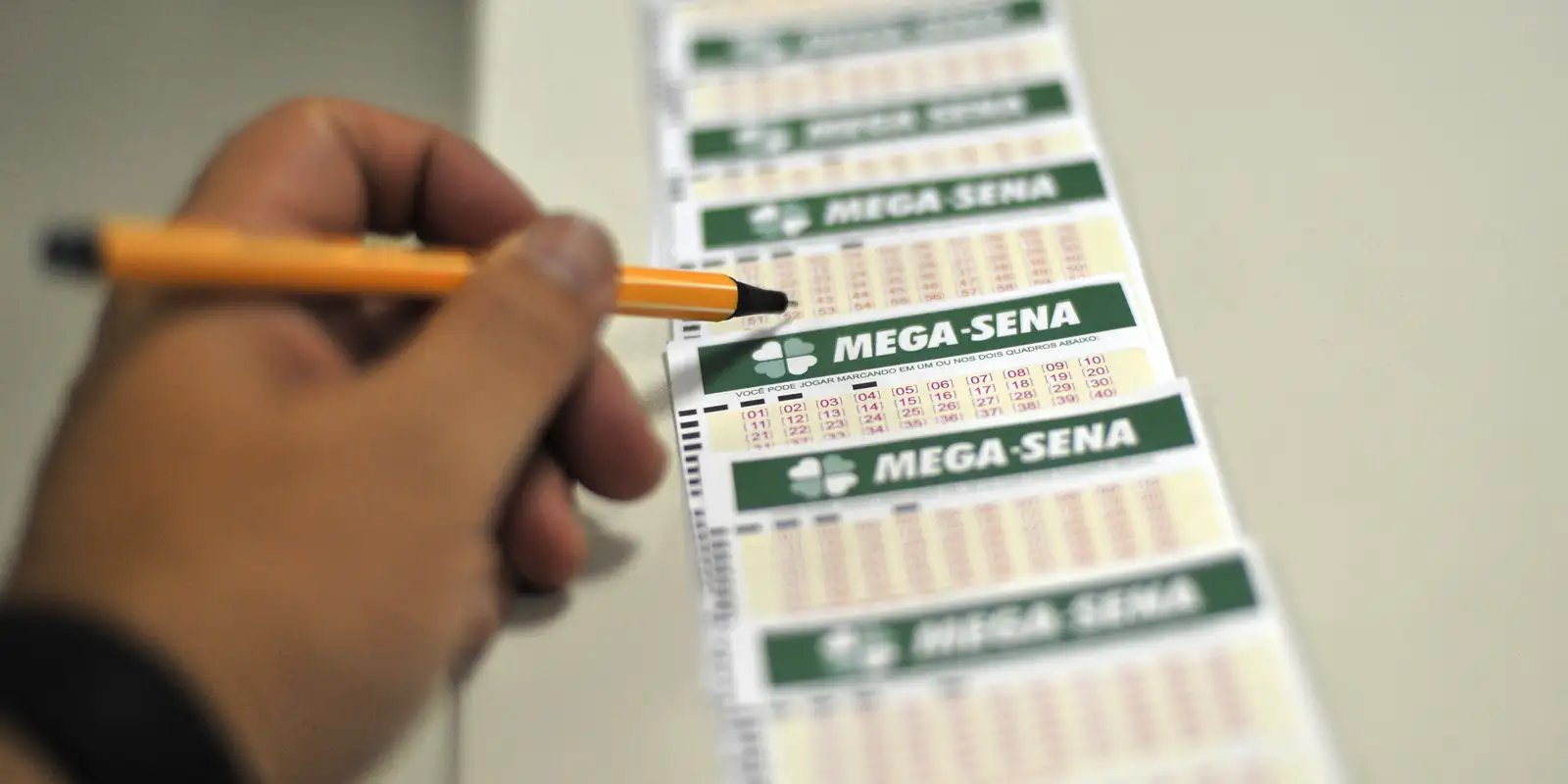 Ninguém acerta a Mega-Sena e prêmio principal acumula em R$