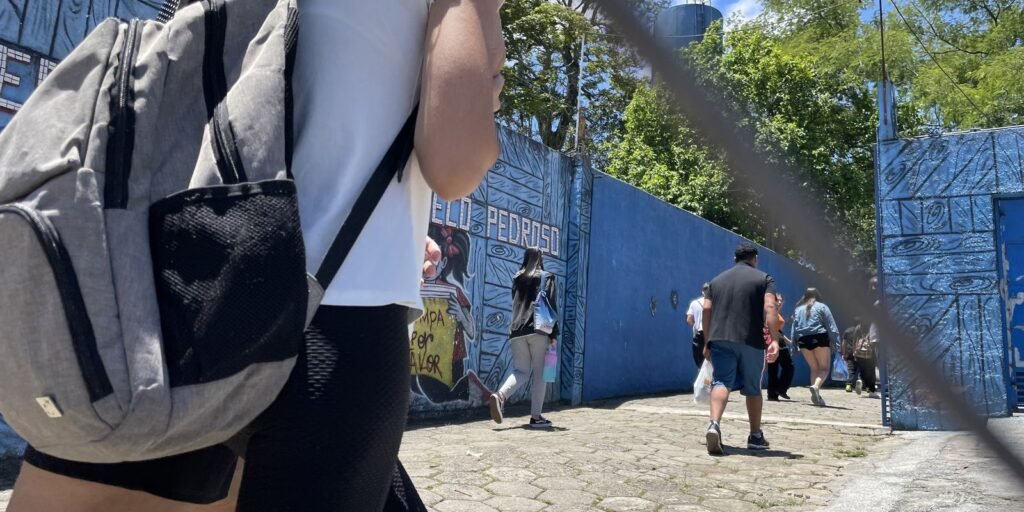 Prefeitura de SP afasta diretores de escolas mal avaliadas no