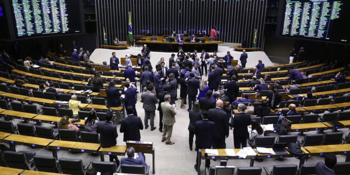 Projeto que aumenta número de deputados para 531 tem urgência