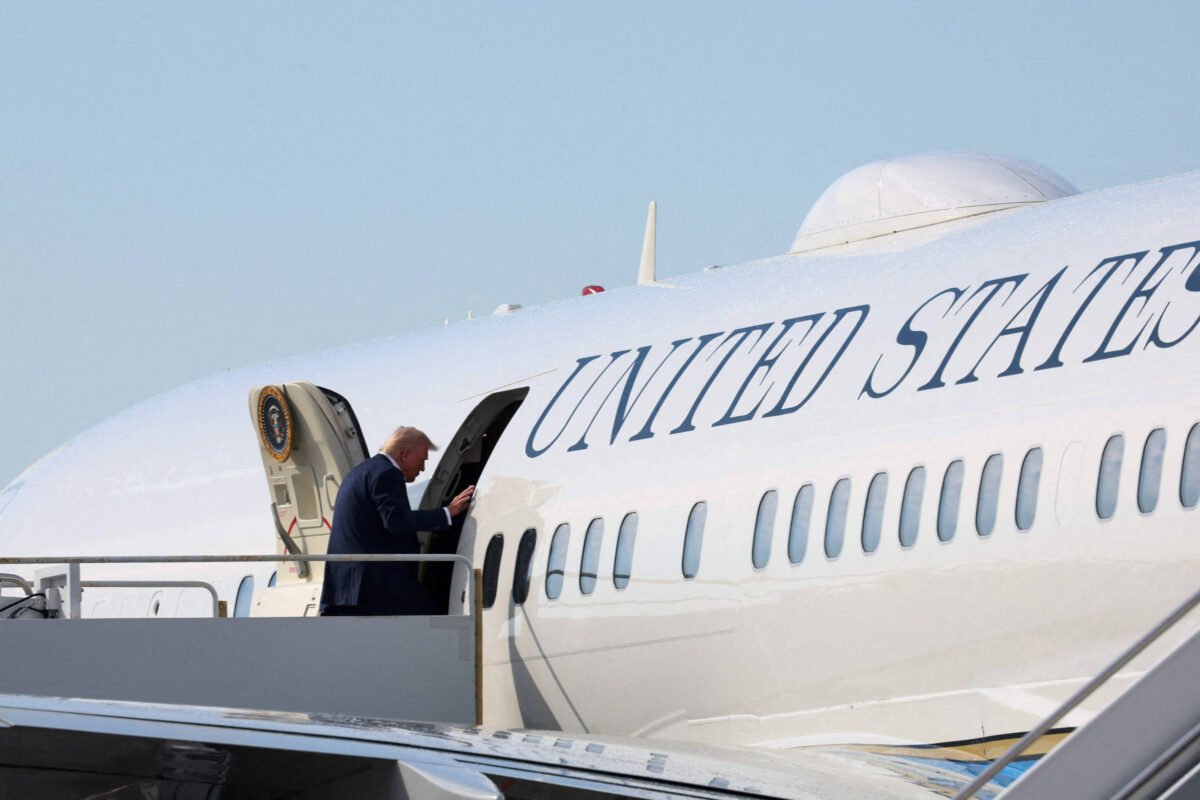 Seria 'muito burro' rejeitar avião do Qatar, diz Trump -