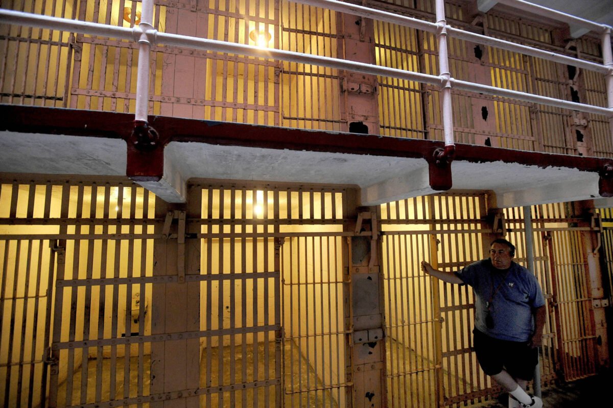 Trump anuncia reabertura da prisão de Alcatraz - 04/05/2025 -