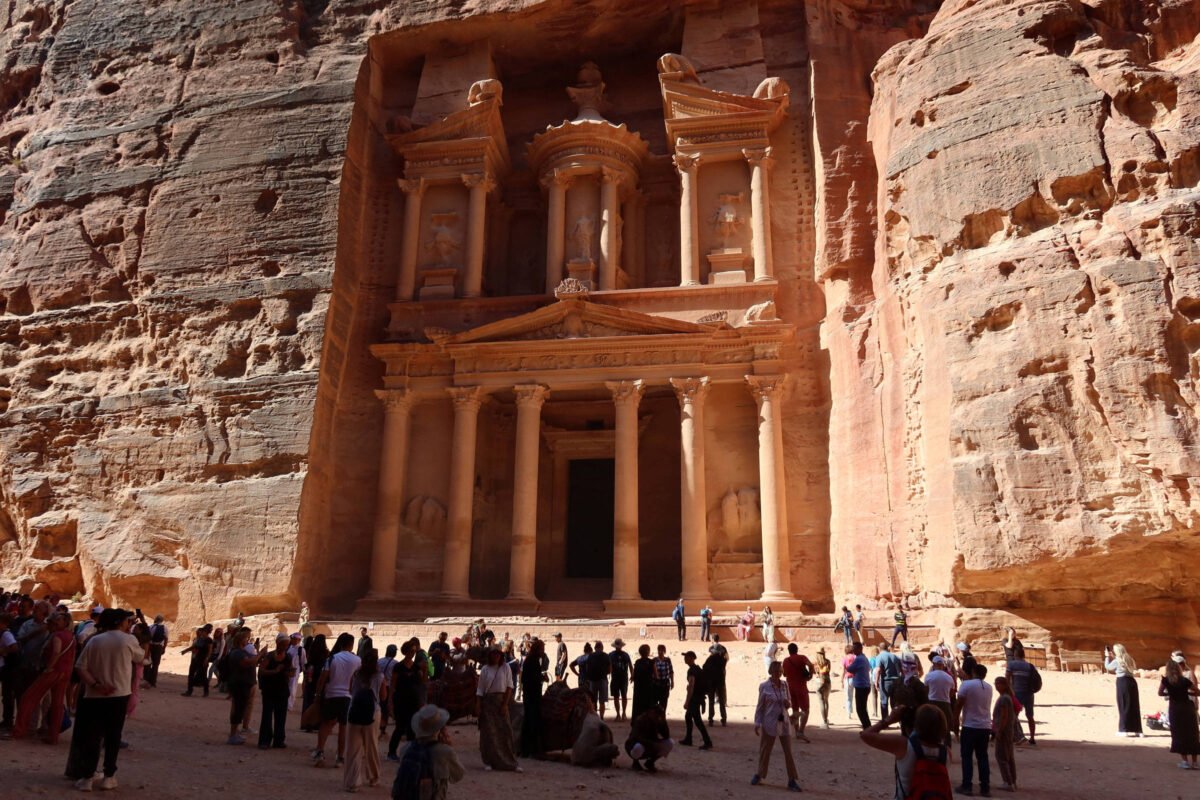 Veja vídeo: Enchente atinge Petra, e 2 turistas morrem -