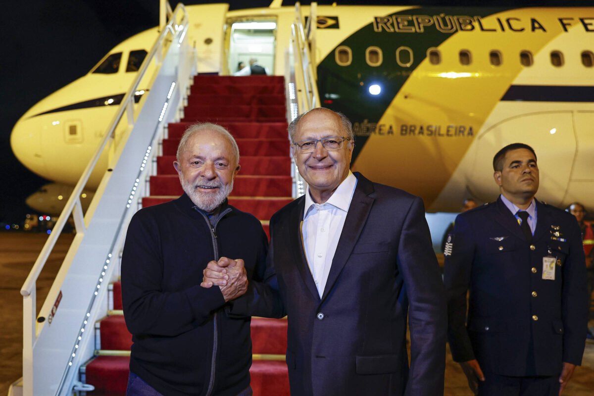 Visita de Lula a Putin enfraquece coerência do Brasil -