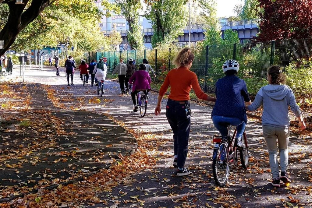 Alemanha: ONG ensina imigrantes a andar de bicicleta - 29/06/2025