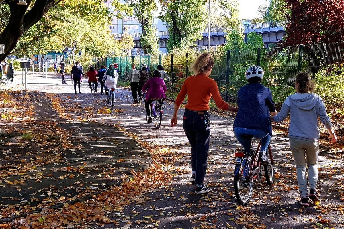 Alemanha: ONG ensina imigrantes a andar de bicicleta - 29/06/2025