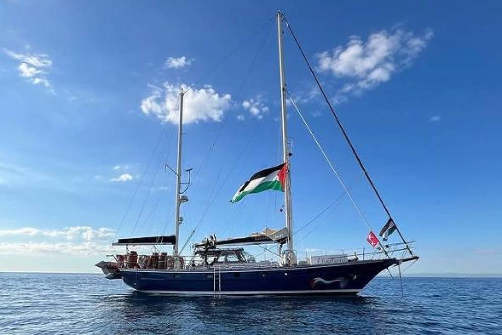 Barco com ativistas tenta furar cerco isralense em Gaza -