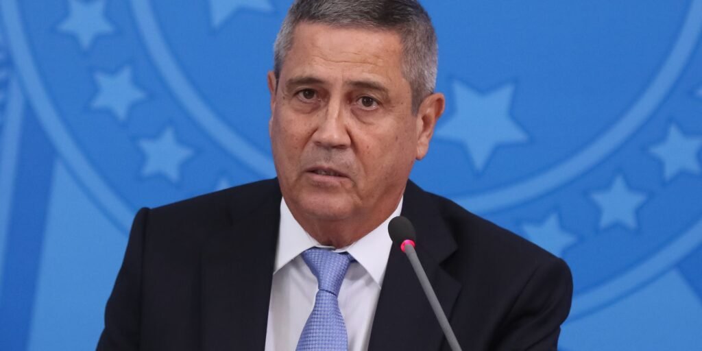 Braga Netto pede acareação com Cid na ação penal da