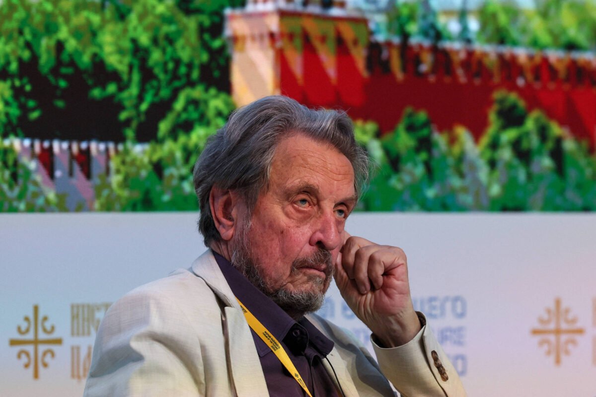 Briga com Trump é fruto de estresse, diz pai de