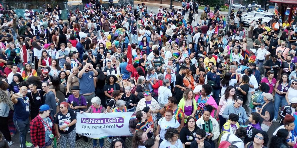 Caminhada de mulheres lésbicas protesta contra violências e racismo