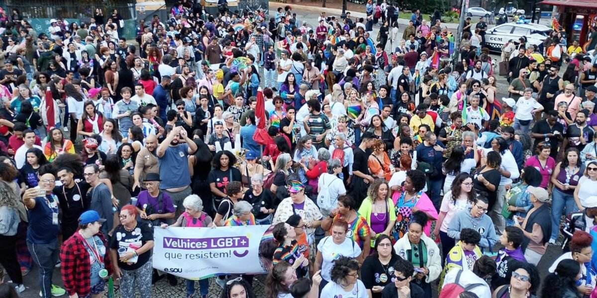 Caminhada de mulheres lésbicas protesta contra violências e racismo