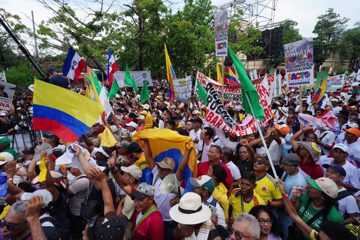 Colômbia: Senado aprova reforma trabalhista de Petro - 18/06/2025 -