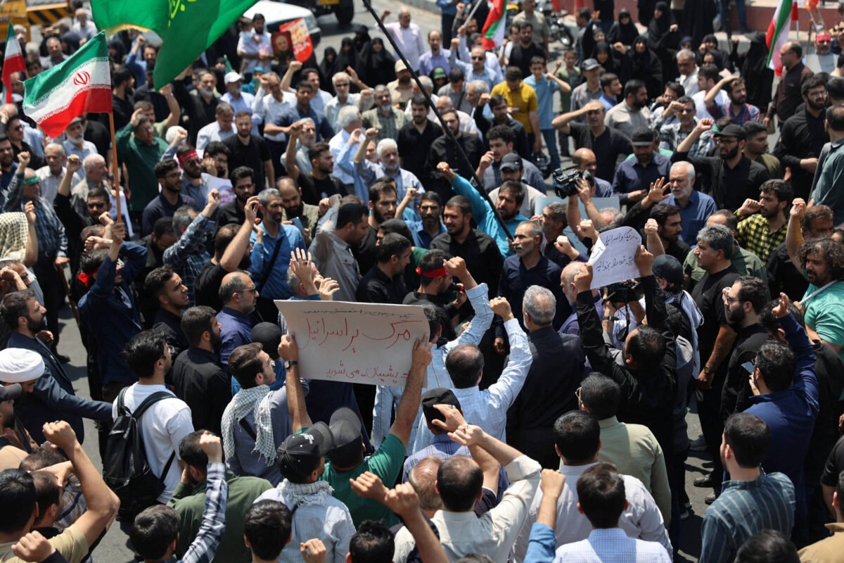 Irã vê 'declaração de guerra' em ataques de Israel -