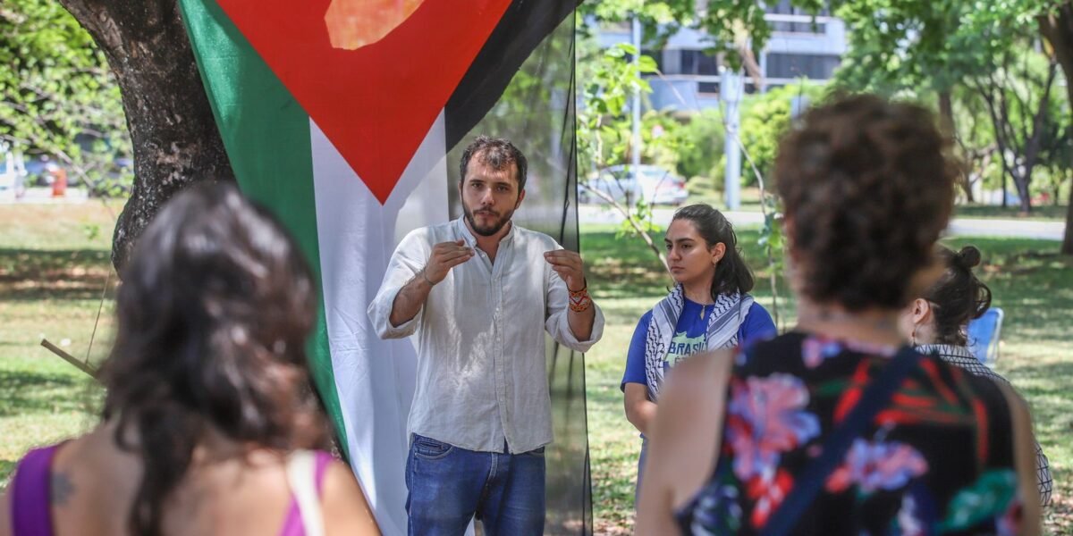Israel decide deportar ativista Thiago Ávila que iniciou greve de