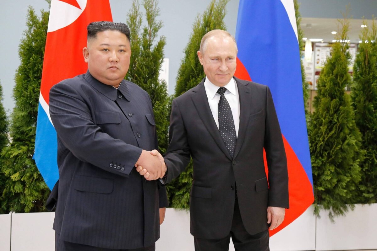 Kim Jong-un promete apoio incondicional à Rússia na guerra -