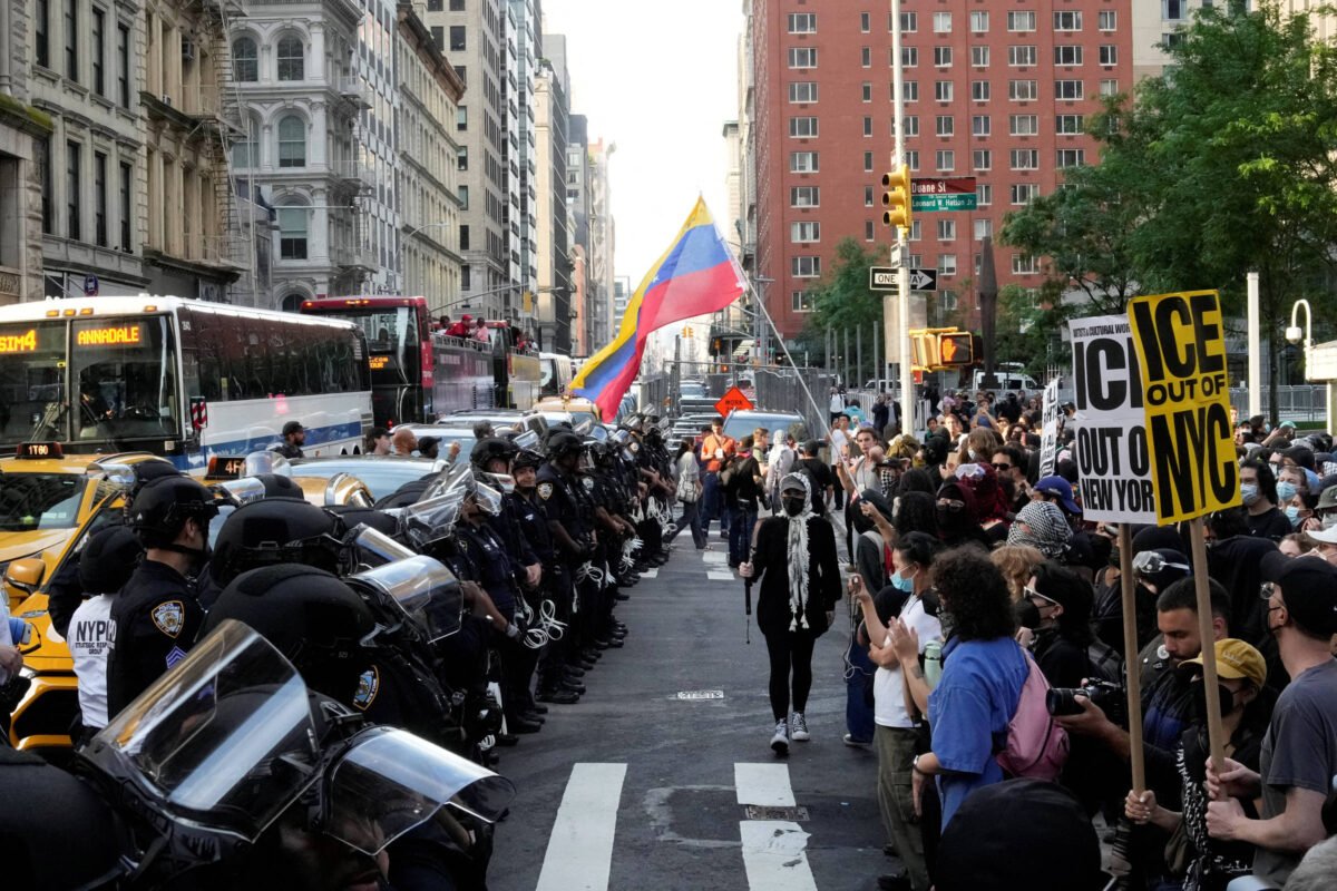 LA tem toque de recolher, e protestos se espalham -