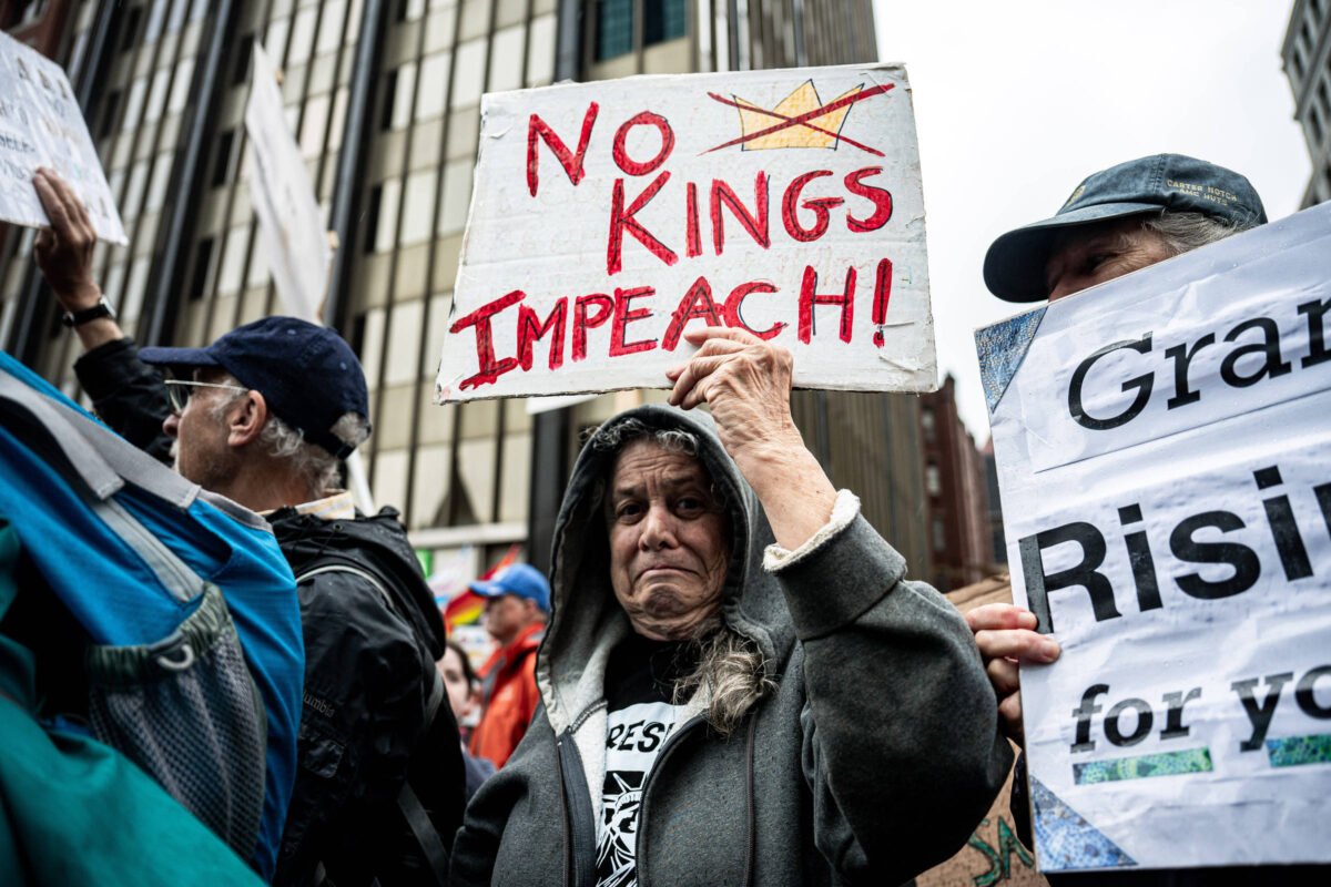 Manifestante morre baleado em manifestação contra Trump - 15/06/2025 -