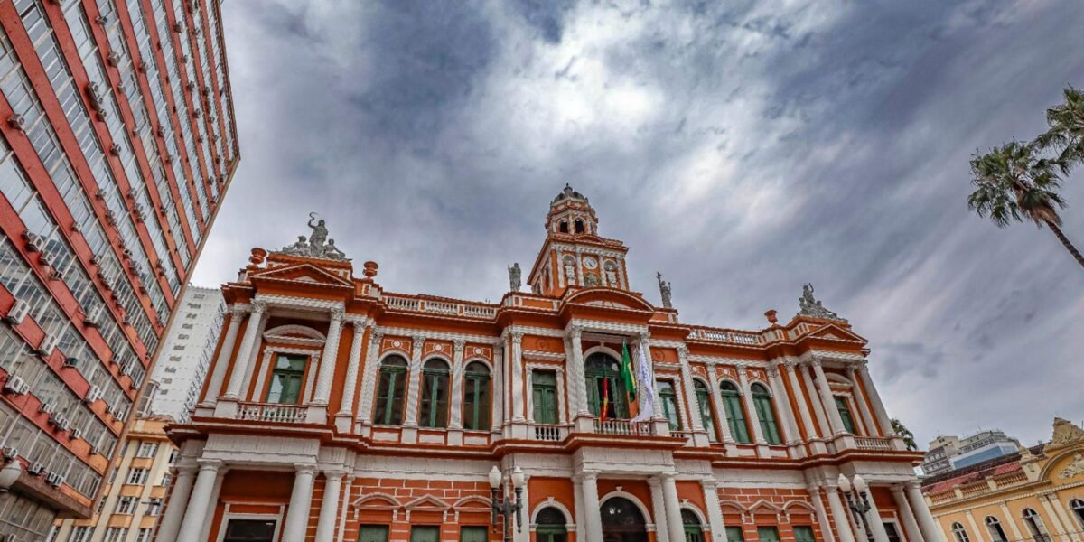 Nível do Rio Guaíba extrapola cota de inundação em Porto