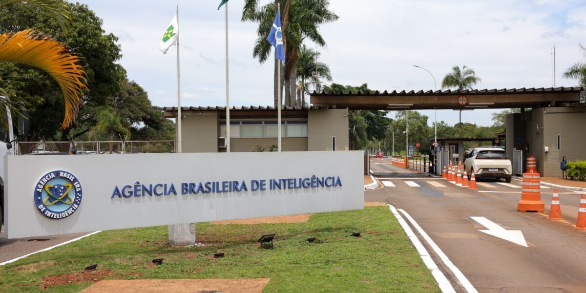 PF indicia Jair Bolsonaro e Ramagem no inquérito da “Abin