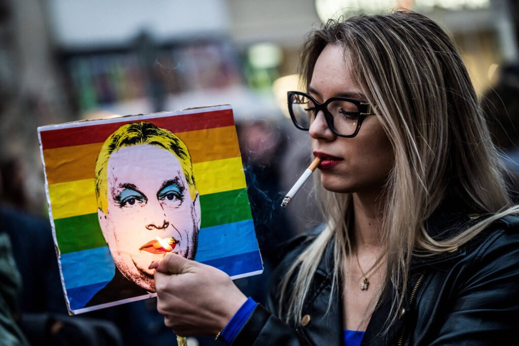 Parada LGBT vira protesto contra Orbán na Hungria - 27/06/2025