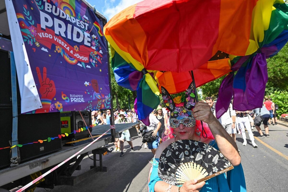 Polícia da Hungria proíbe marcha LGBTQIA+ em Budapeste - 19/06/2025