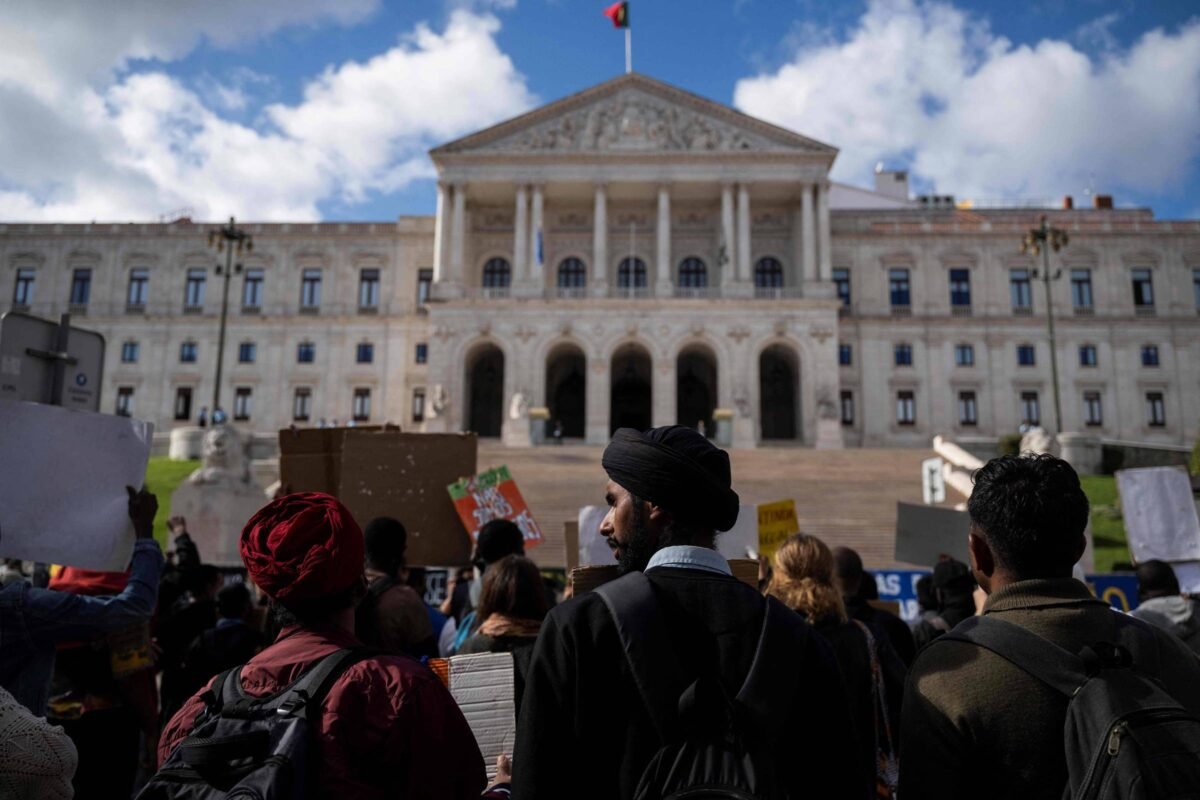 Portugal: Burocracia deixa imigrantes em limbo - 06/06/2025 - Mundo