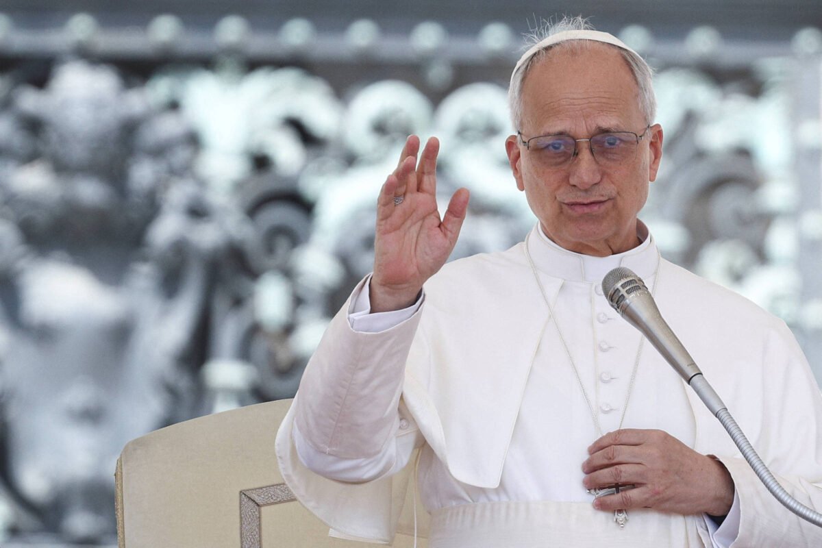 Putin conversa com papa e acusa Kiev de escalar conflito