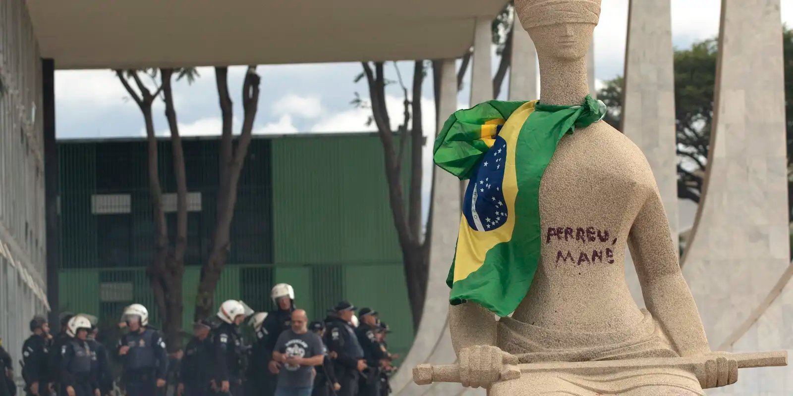 STF nega recurso de mulher que pichou estátua no 8