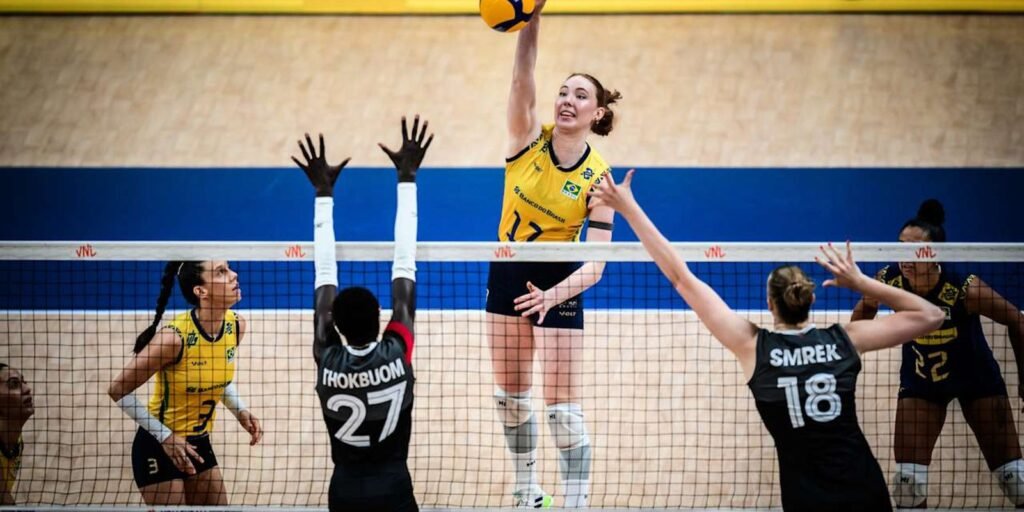 Seleção feminina de vôlei sofre, mas bate Canadá na Liga