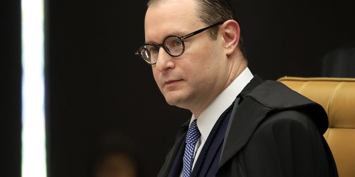 Zanin vota por responsabilizar redes sociais por postagens de usuários