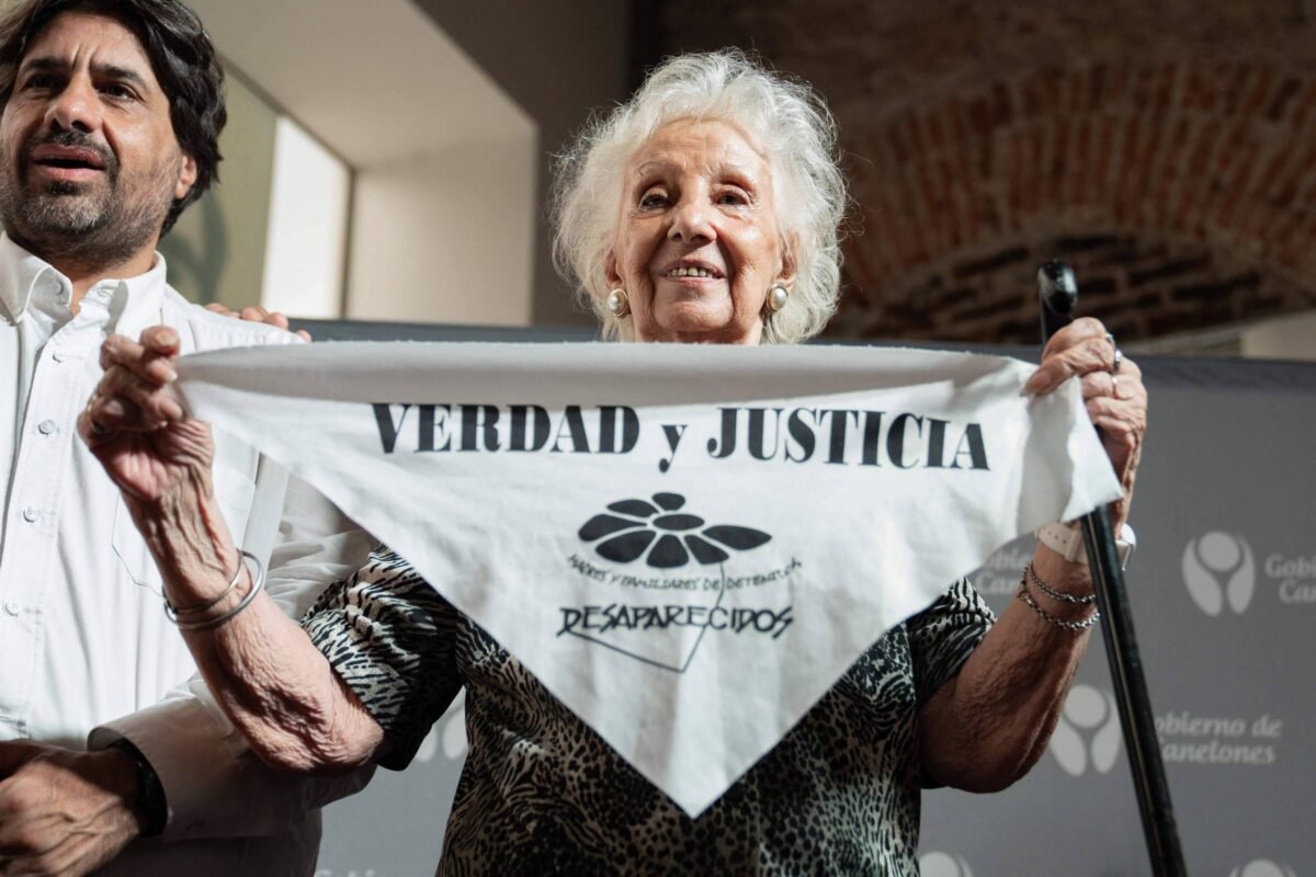 Argentina: Avós da Praça de Maio encontram 140º neto -