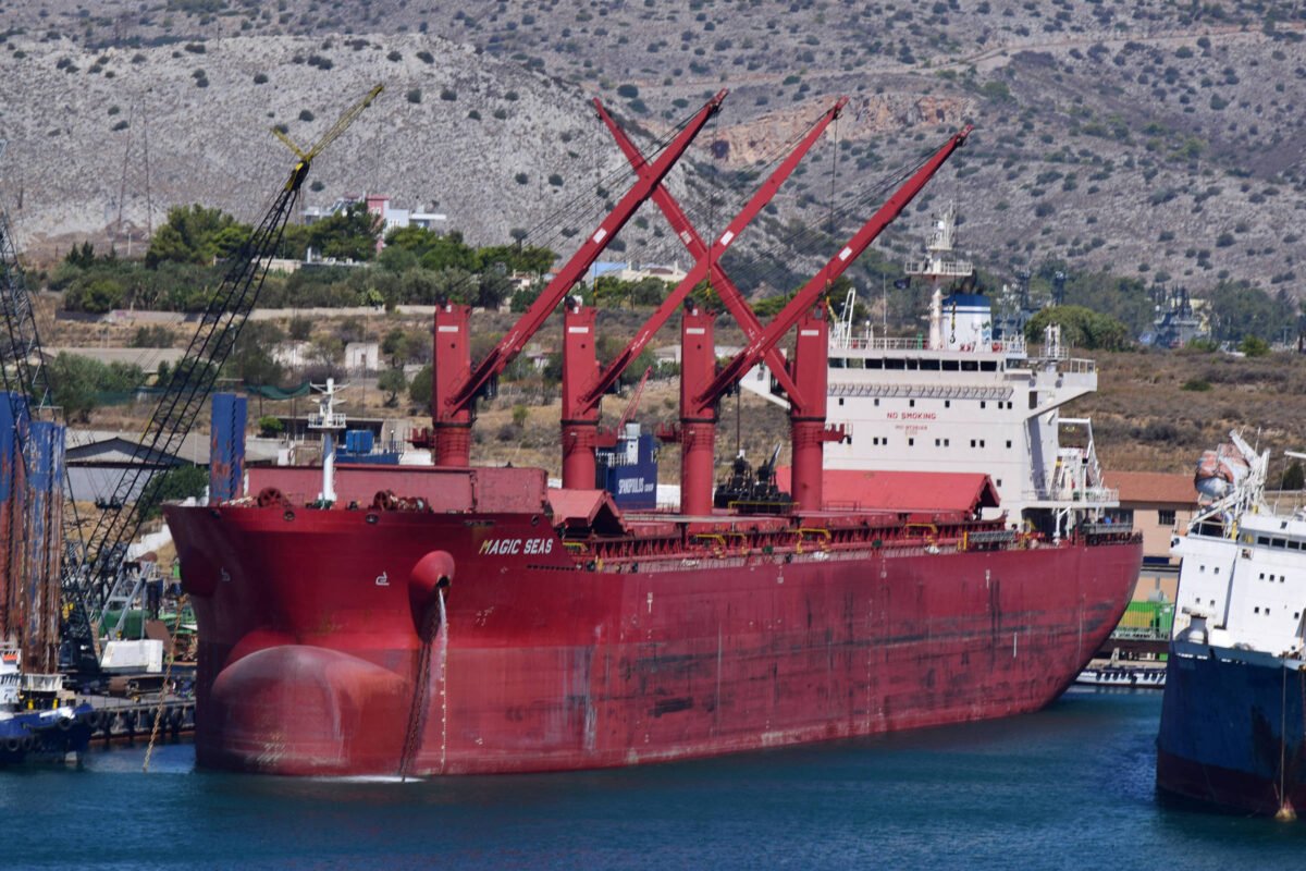 Ataque de houthis do Iêmen a navio mata 2 no